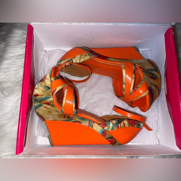 NWT
Alba
Orange Print Selina Heel/ Wedges - Picture 15 of 16